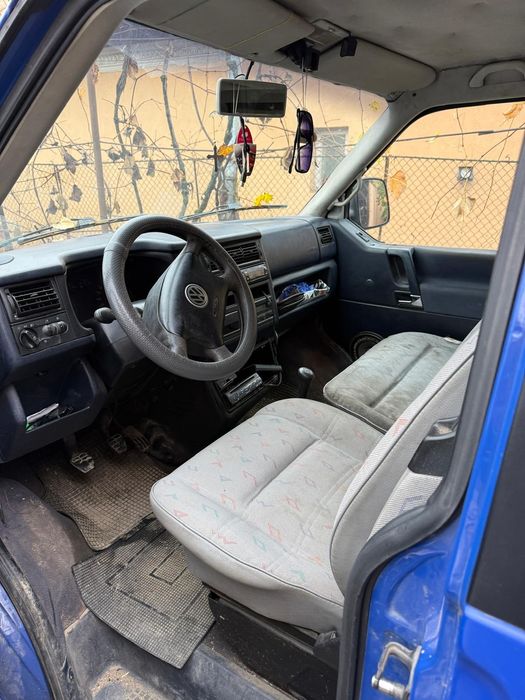 Vând Volkswagen caravelle