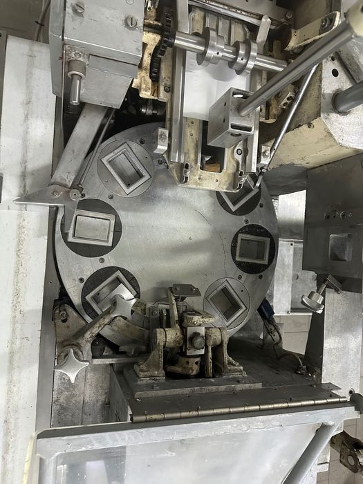 Машина за разфасоване на краве масло 125 гр