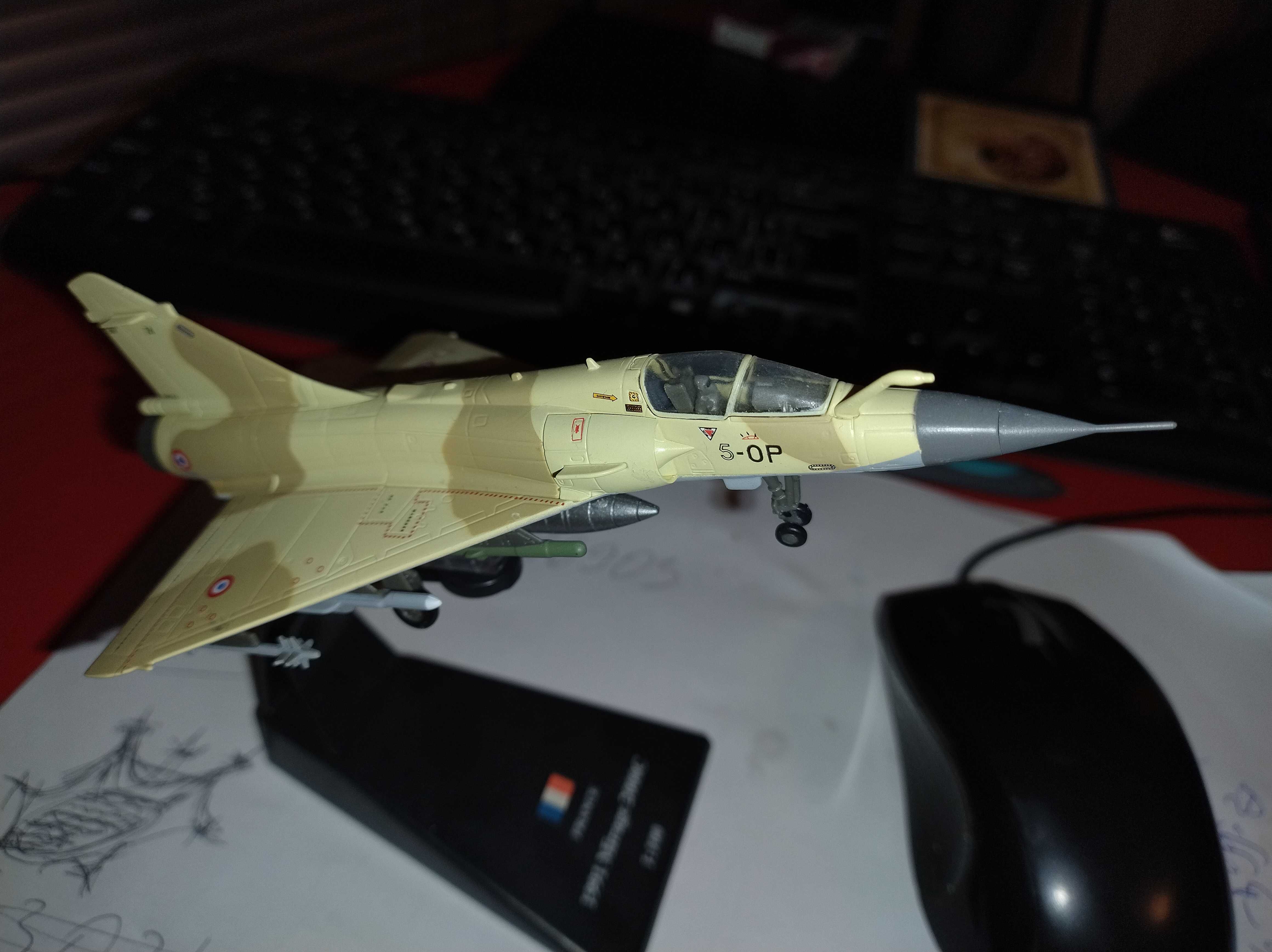 продавам самолети в мащаб 1:72 и 1:144 и 1:200