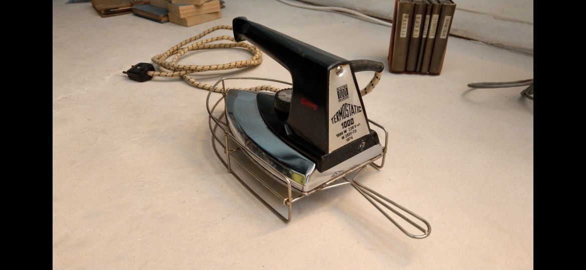 Fier de calcat vintage romanesc Termostatic 1000 / Electro Mures