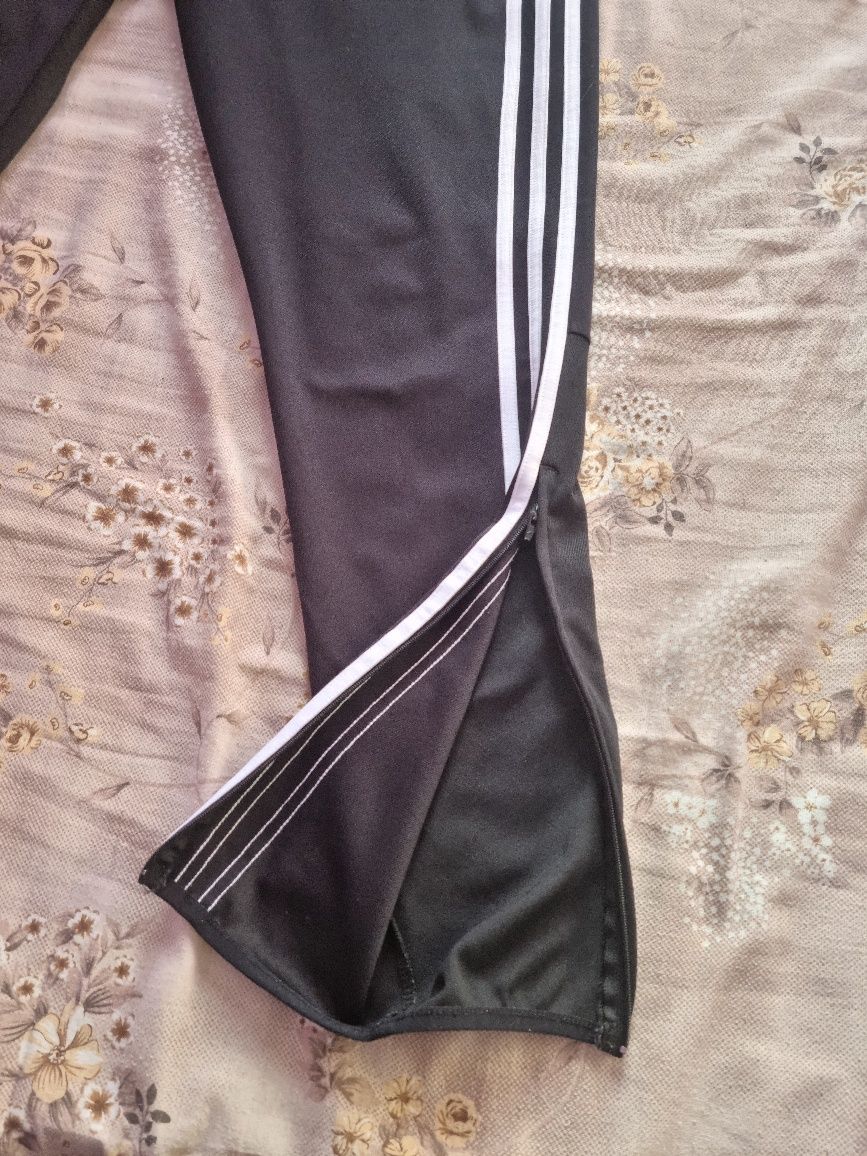Оригинално долнище Adidas