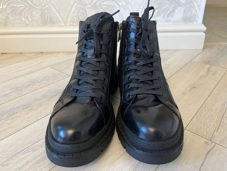 Продам мужские ботинки TJ collection Italy