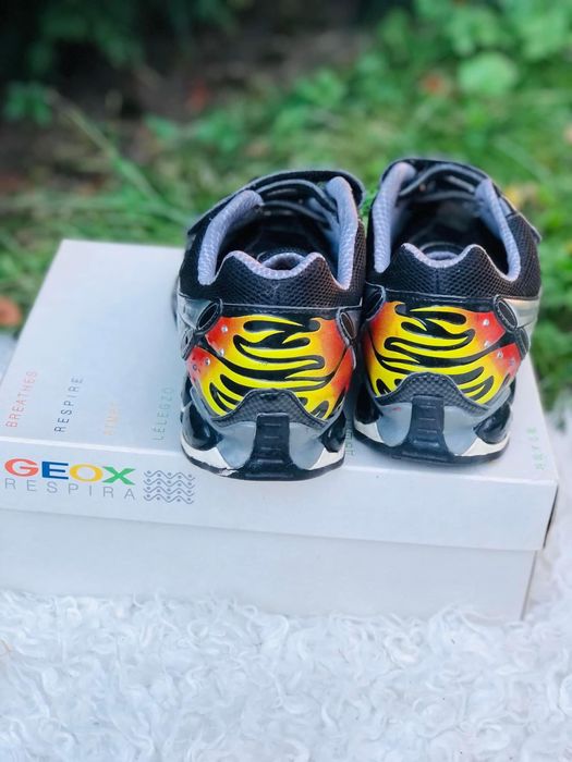 Adidasi baiat GEOX-marimea 36-37,inter24,2cm,cu leduri,PIELE ca Salomo