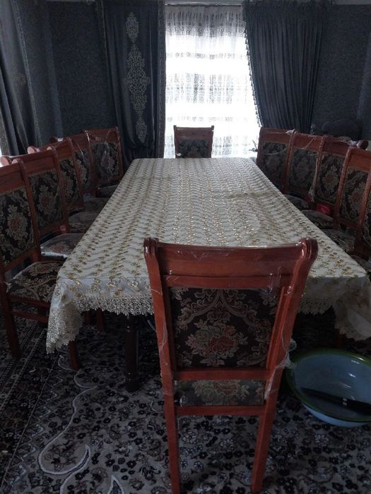 Срочно стол стул сотилади!!