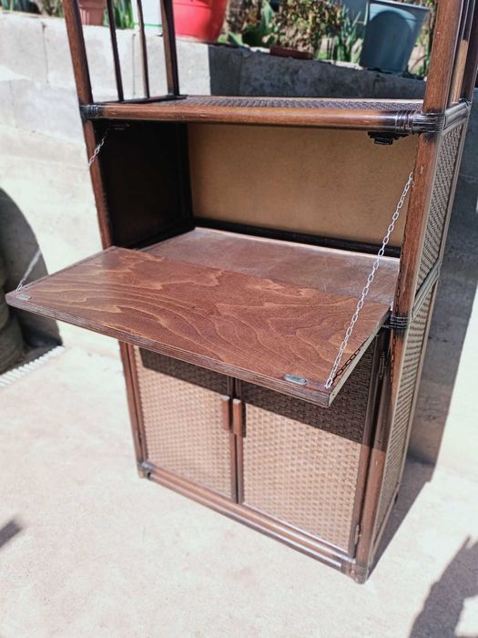 Corp mobilă din lemn masiv. ratan și bambus