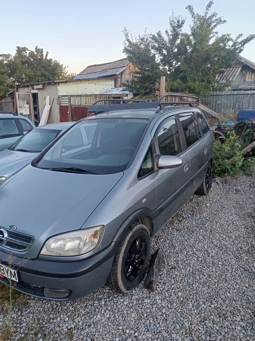 Vând Opel zafira