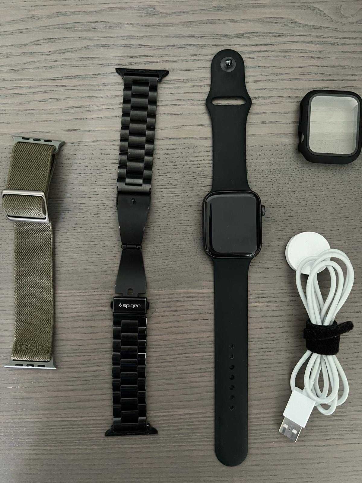Apple Watch SE GPS, 44mm Space Gray Aluminium Case, Black Sport Band