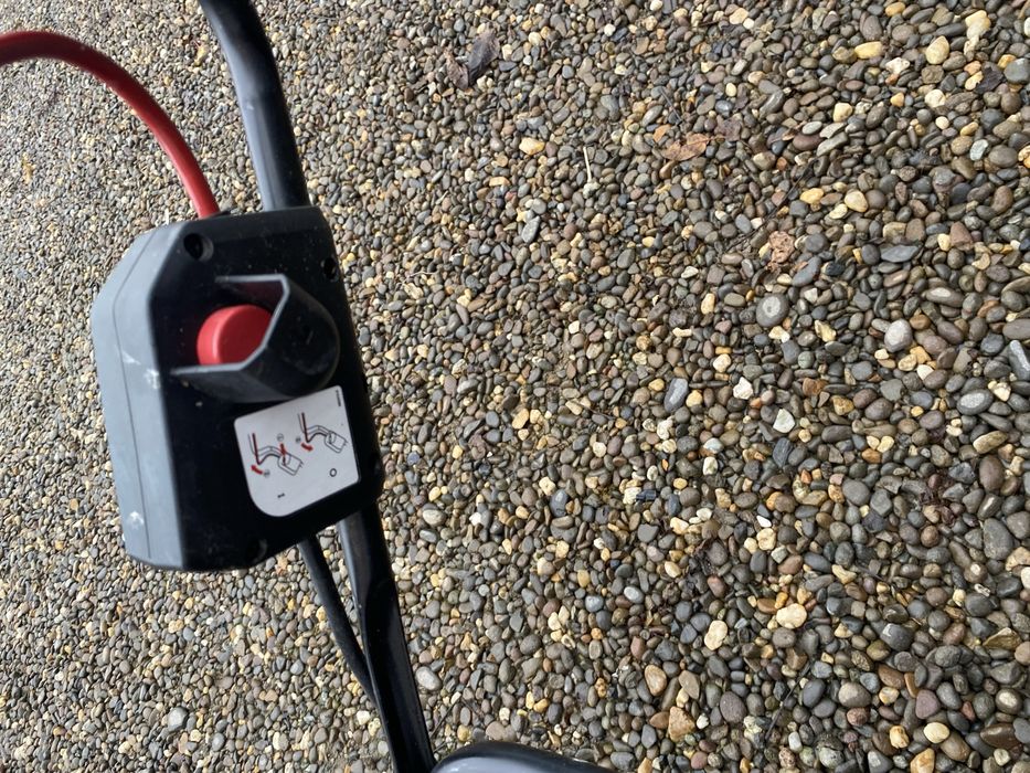 Vand sau schimb aparat tuns iarba makita baterie