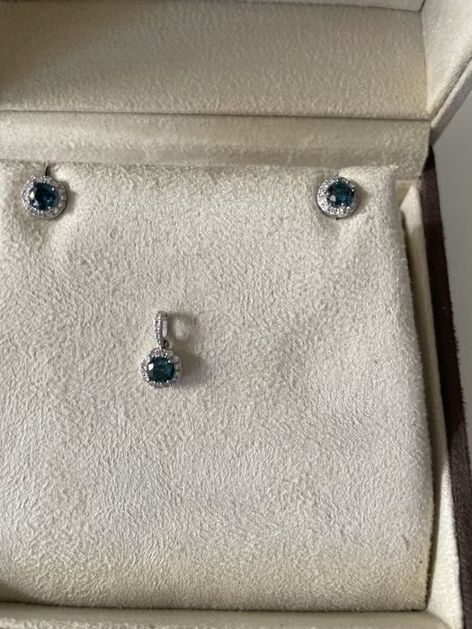 Set bijuterii din aur de 18 ct cu diamante albastre si diamante transp