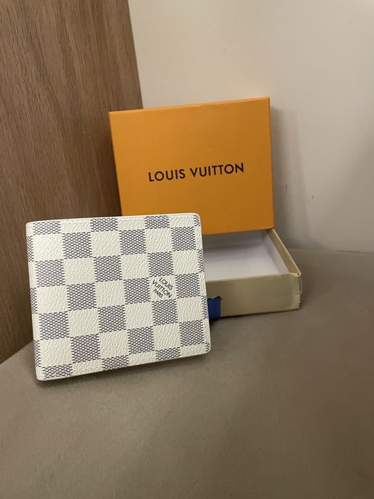 Louvis vuitton портфейл