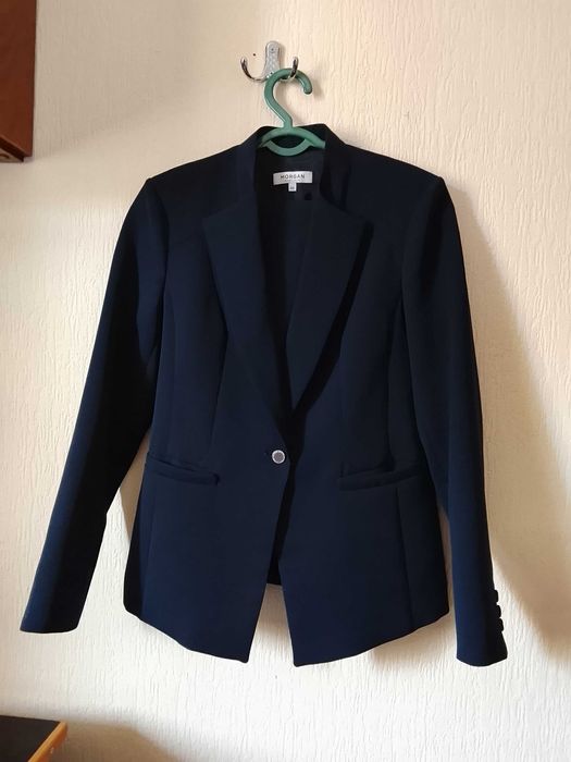 Отличный офисный женский костюм.