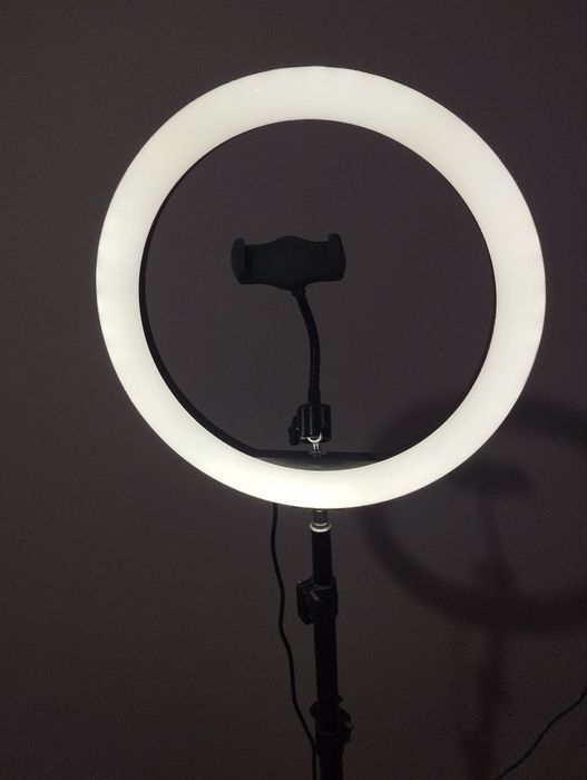 Штатив с лампой.