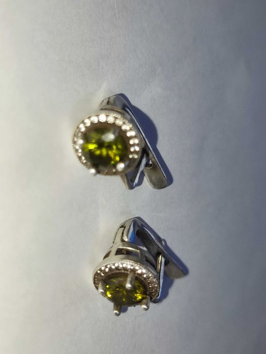 Серьги серебряные с камнем ОЛИВИН (ХРИЗОЛИТ)