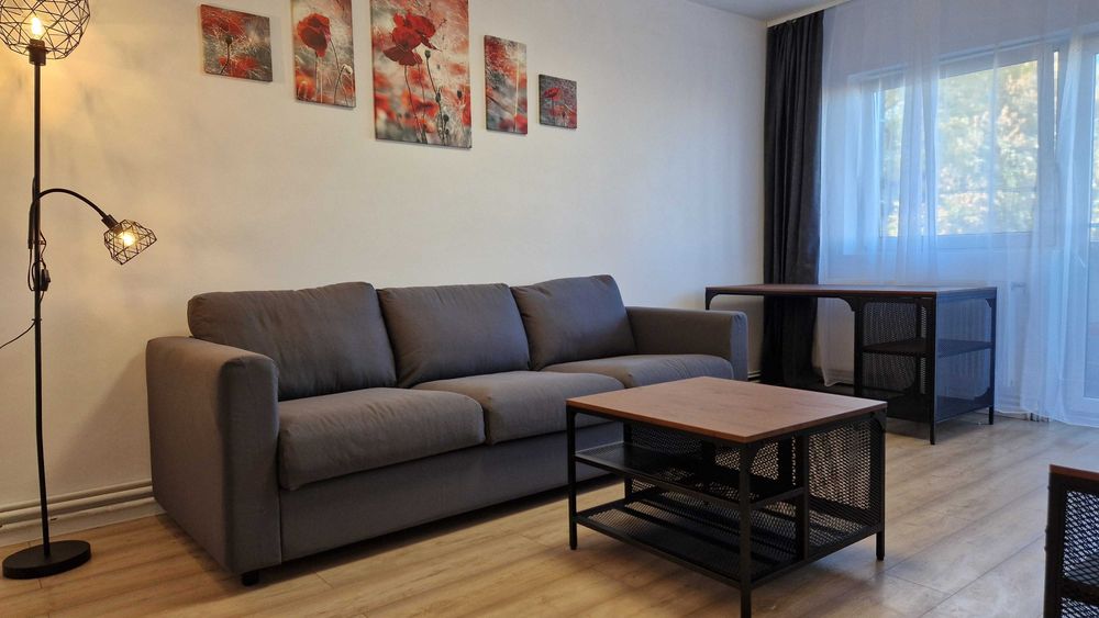 Inchiriez Apartament 4 camere decomandat  etaj 1  Zona Olimpia