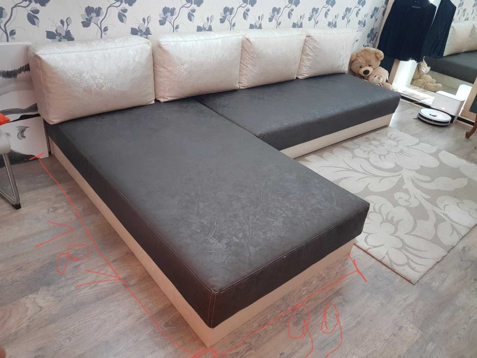 диван кожен/ divan kojen