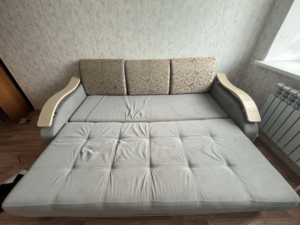 шкаф купе состояние как новый.Диван в отличном состоянии