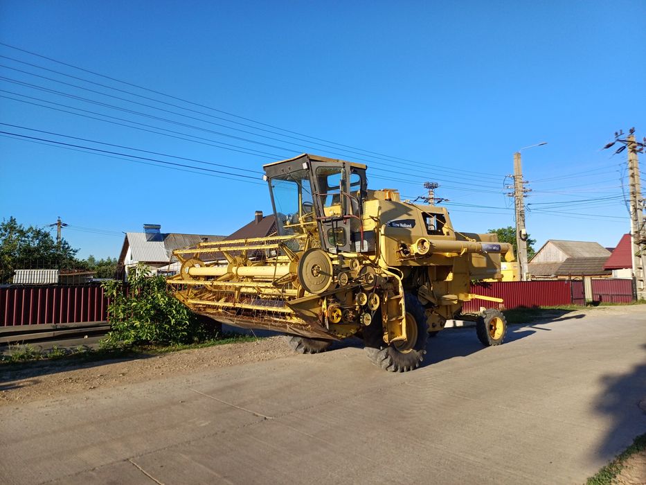 Combina New Holland 1530