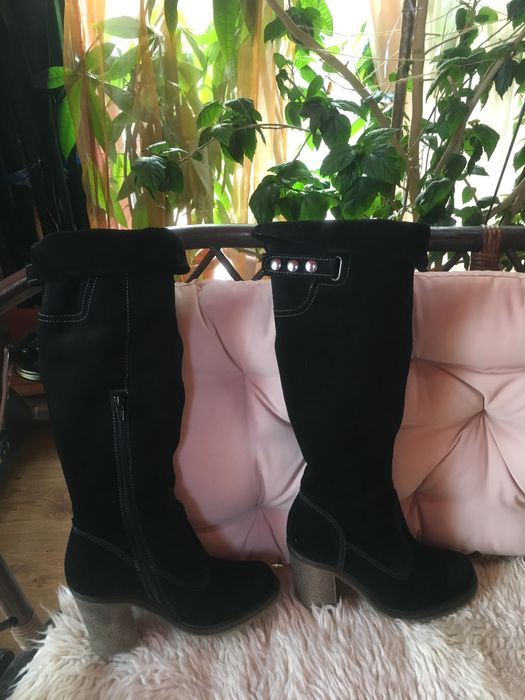 Cizme negre NOI piele intoarsa marimea 36