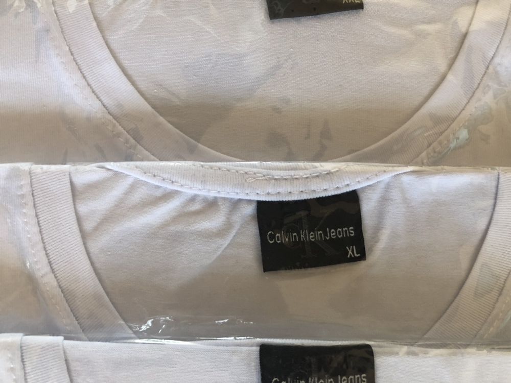 Tricou  Calvin Klein.Produs nou! Așteptăm comenzile dtra!