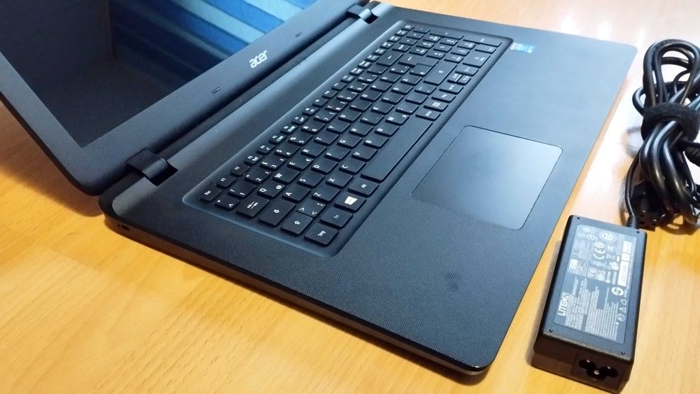 Acer Aspire 17.3 inch, Intel Quad Core, 8GB RAM, SSD 256GB, bat. 3 ore