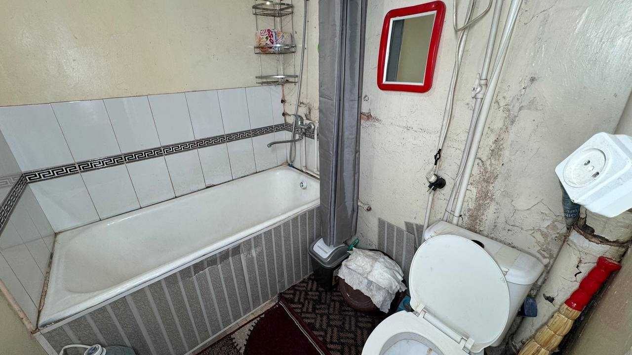 Текистел Бўстон кўчаси 2 хонали ўрта подезд квартира сотилади.ID: 1412
