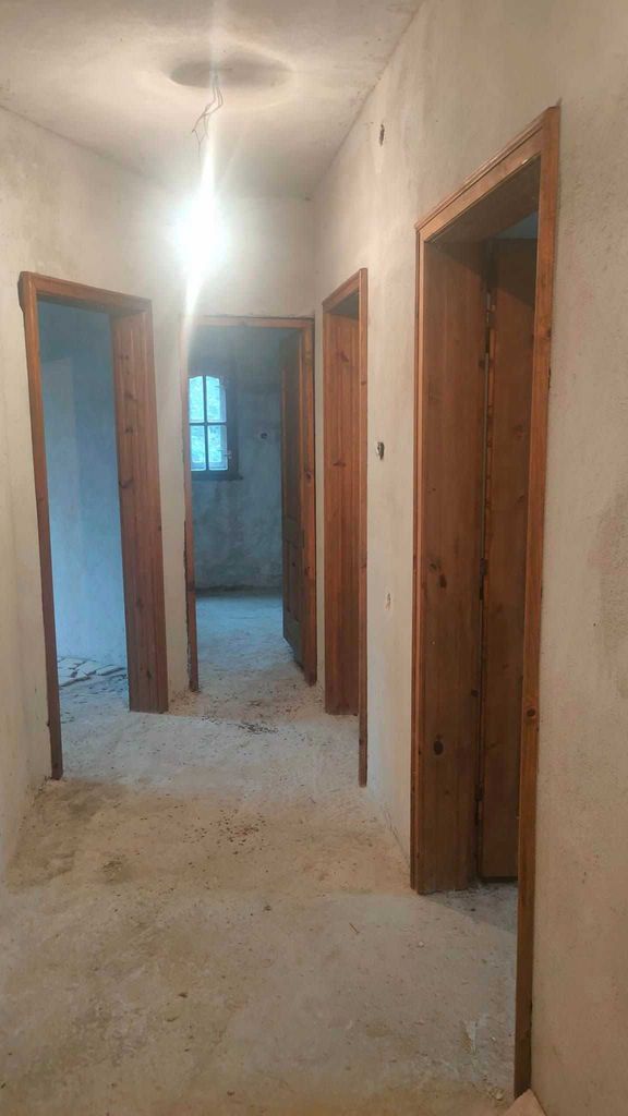 Продава се Къща в с. Синаговци, Област Видин - 462 кв.м за 184 €/кв.м - Снимка #5
