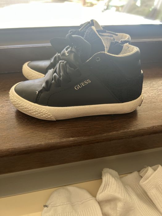 Tenesi guess nr 26 pentru fetite