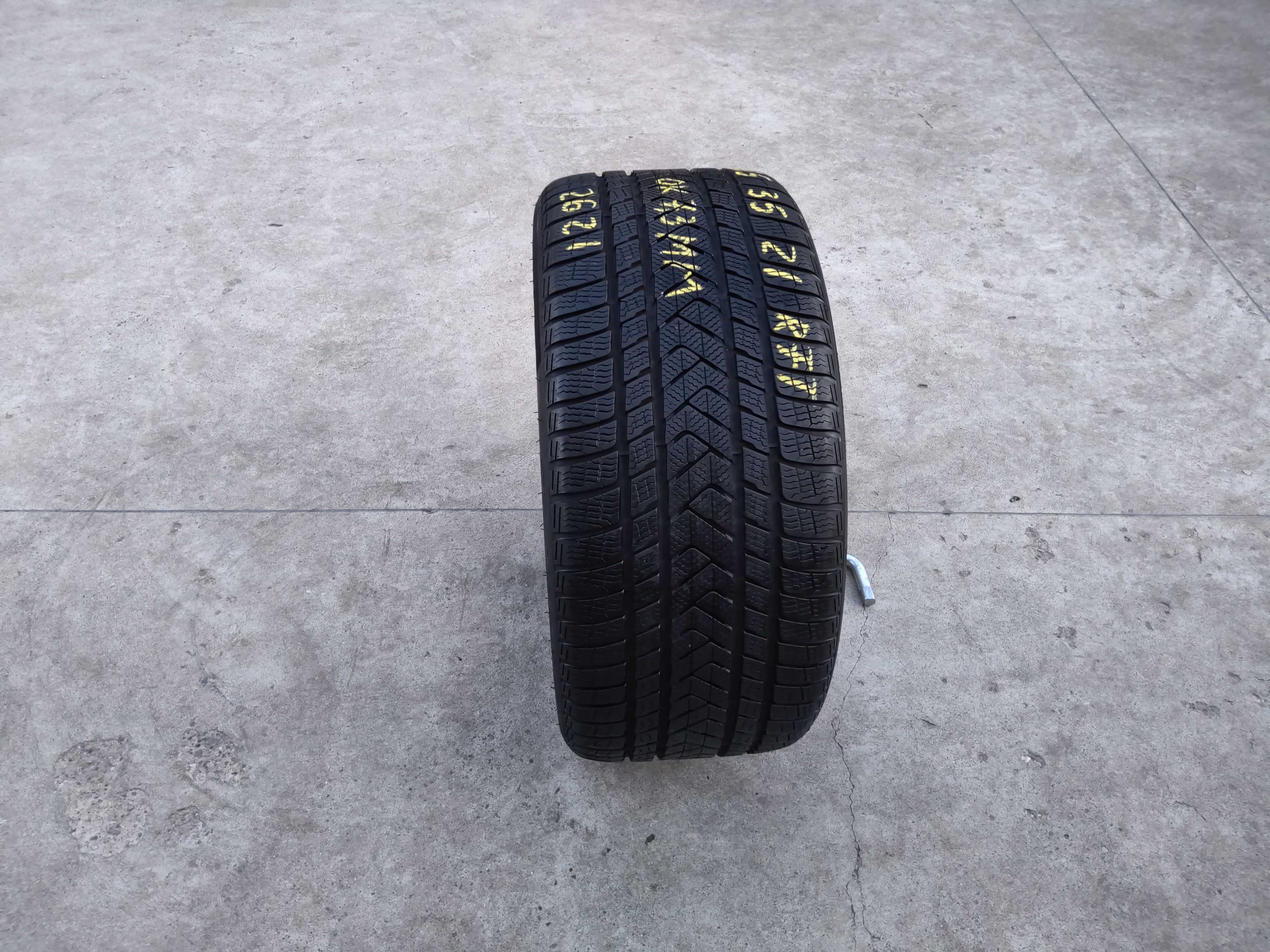 O anvelopa iarna 315 35 21 pirelli scorpion winter run flat cu 7,3 mm