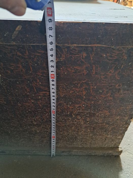 Голям стар дървен сандък