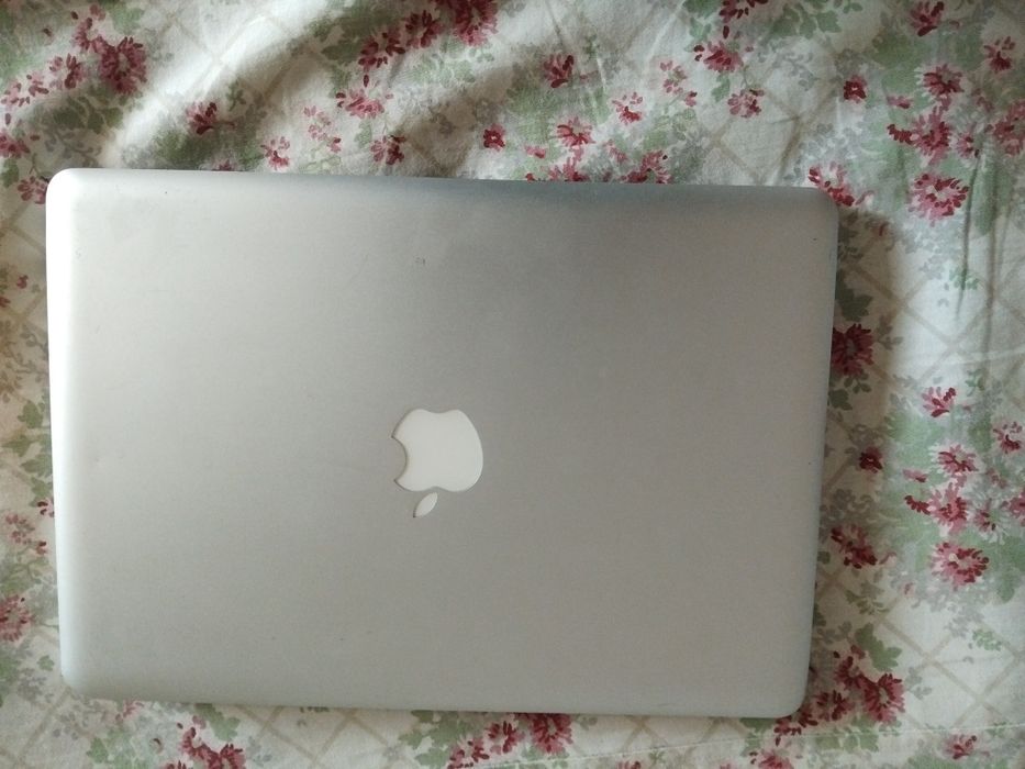 Laptop macbook..