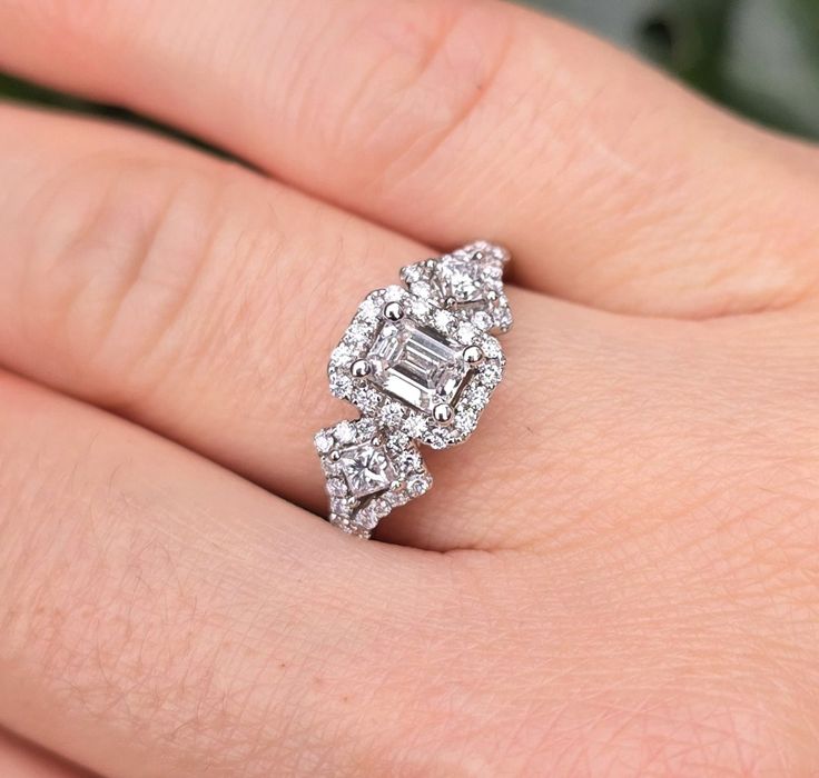 Inel din aur alb cu diamante naturale