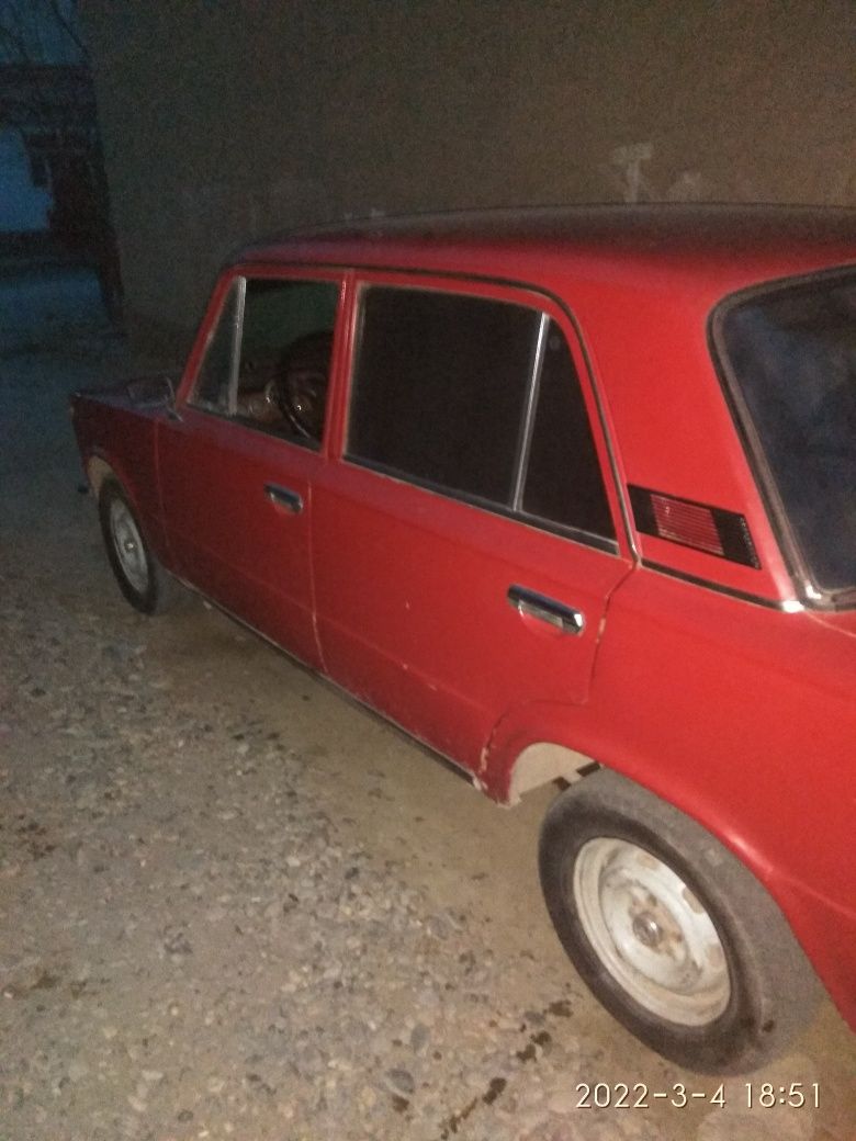 Vaz 21011 sotiladi