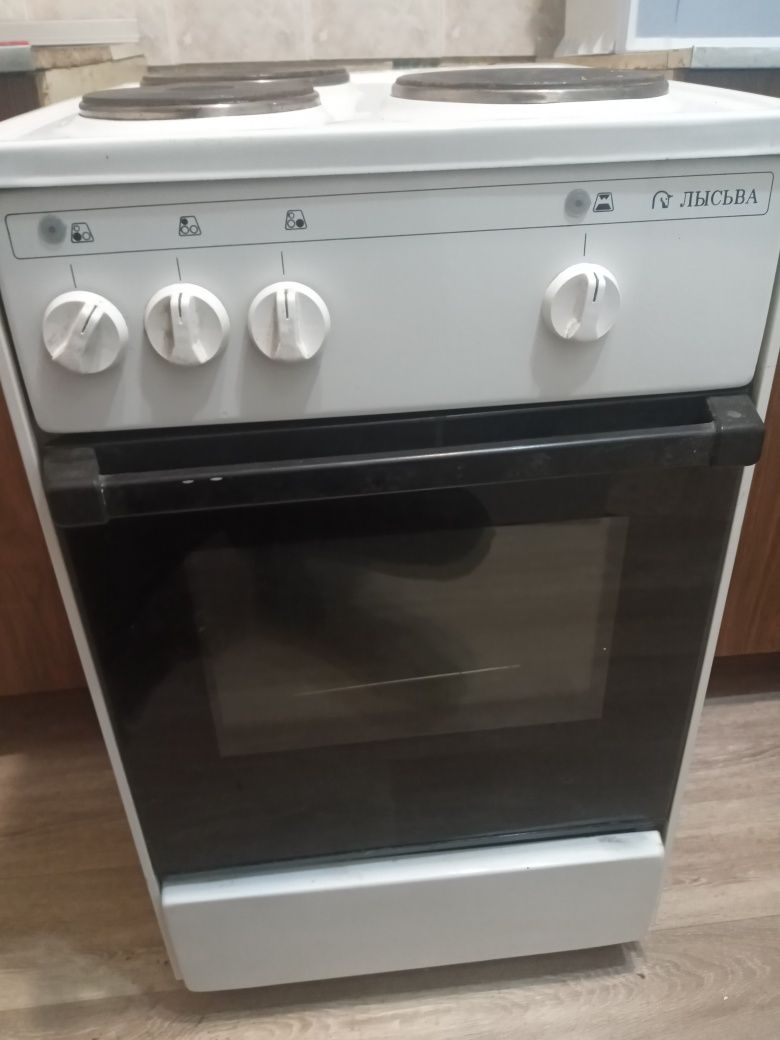 Продам б/у электрическую плитку 9 000т. ТОРГ