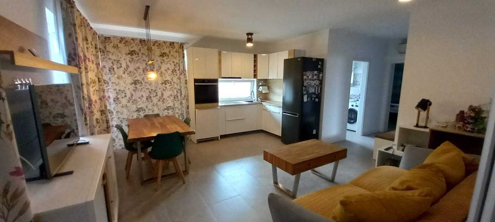 Inchiriez apartament 3 camere