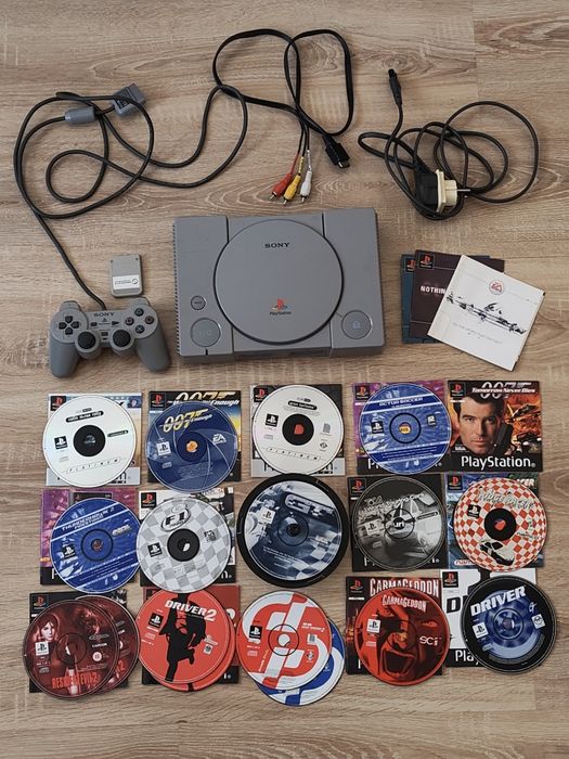 Продавам класически Playstation 1 (PS1) + 15 игри