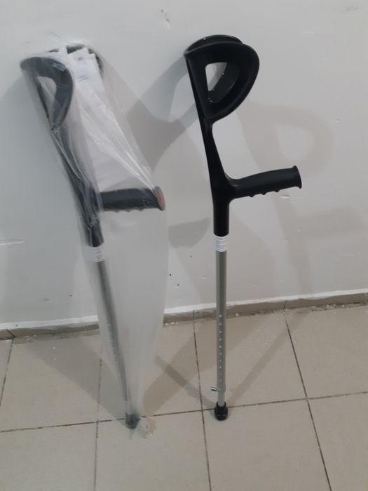 Костыли с устройством против скольжения (УПС) или выдвижным штырём