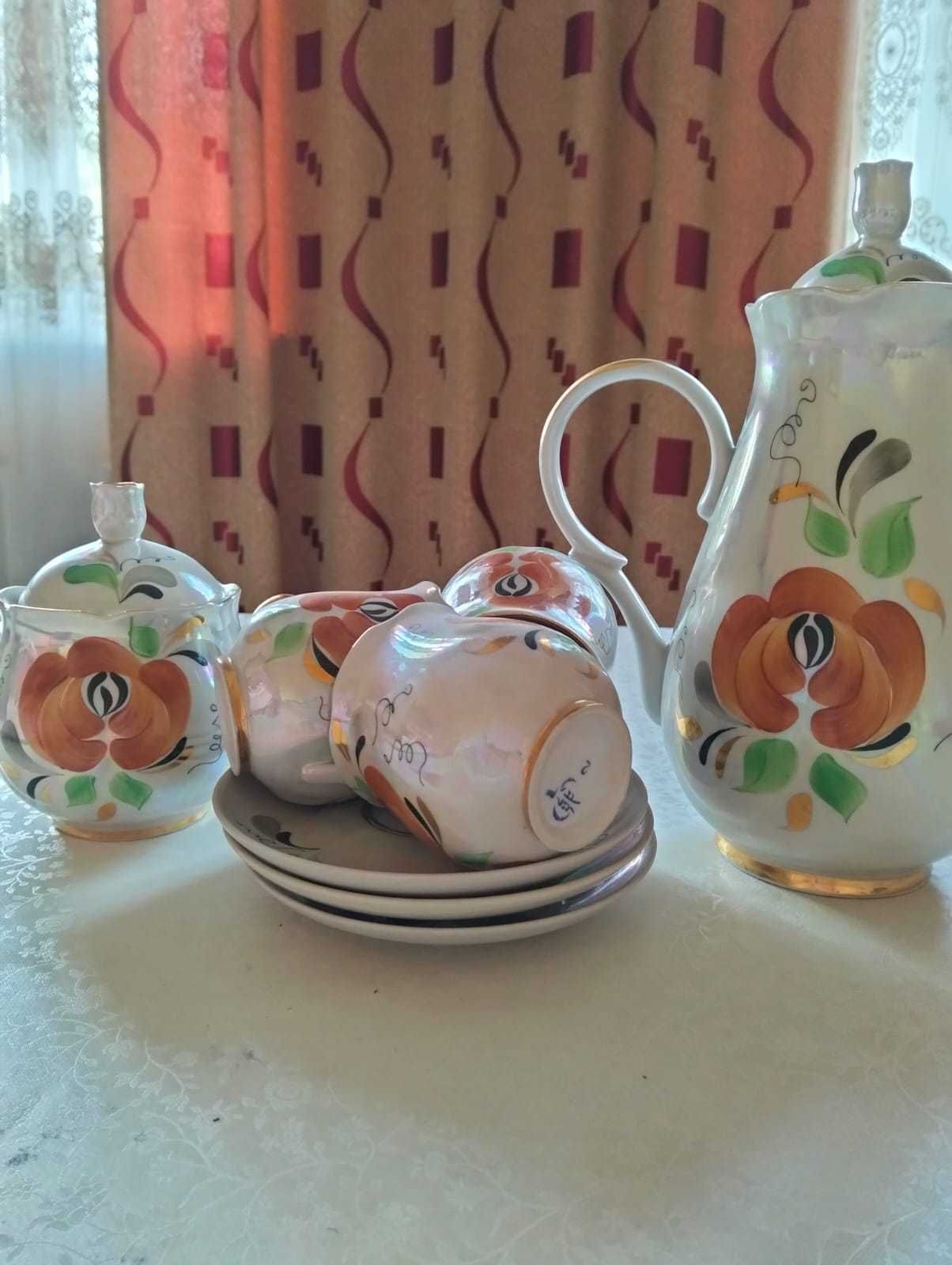 Чайно- кофейный сервизы.