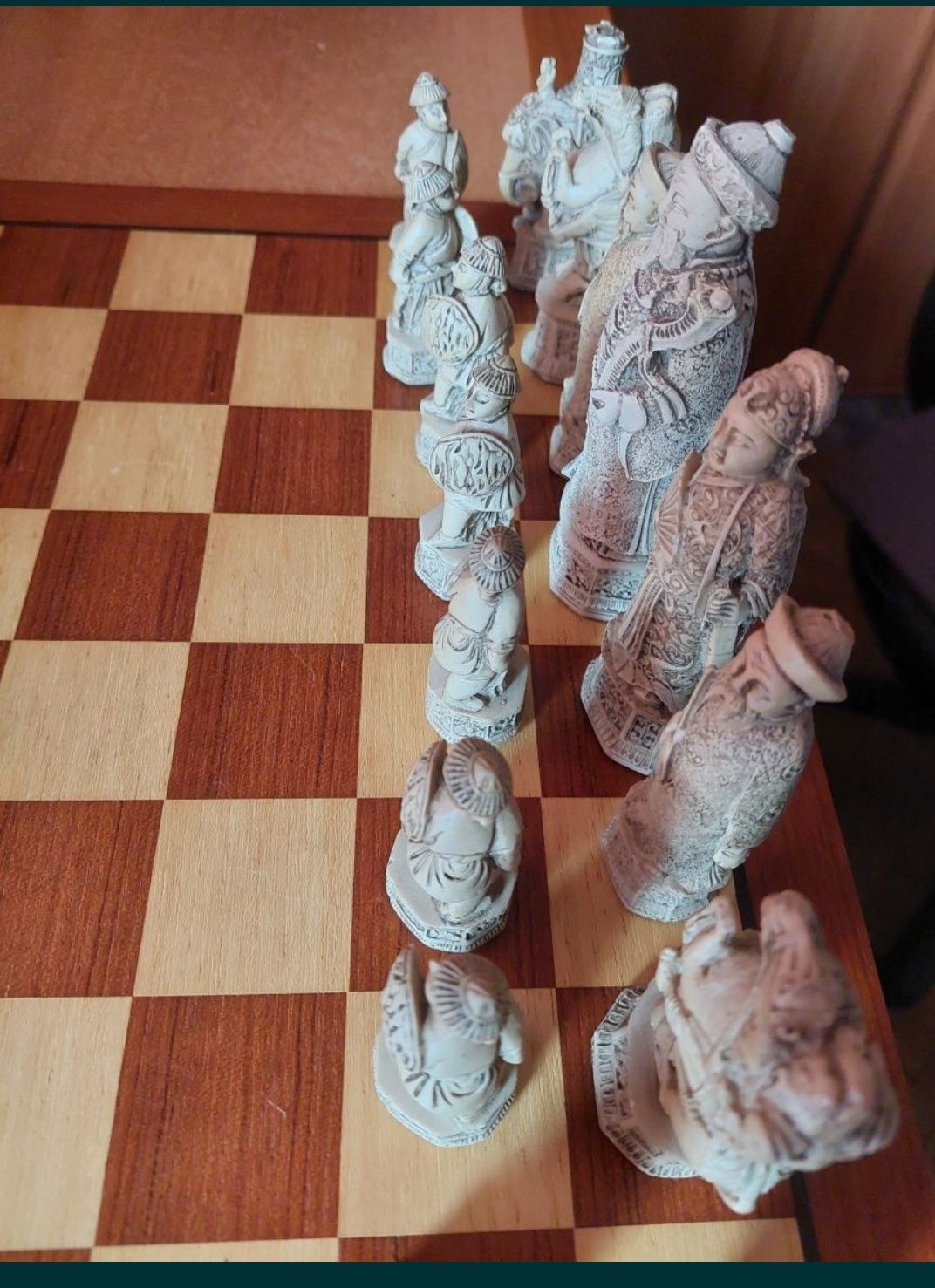 Șah cu piese vechi