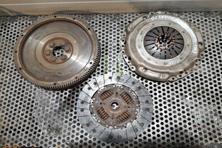 Kit ambreiaj 323082010 1.6 CAY Skoda Octavia 2 [facelift] [2008 - 201