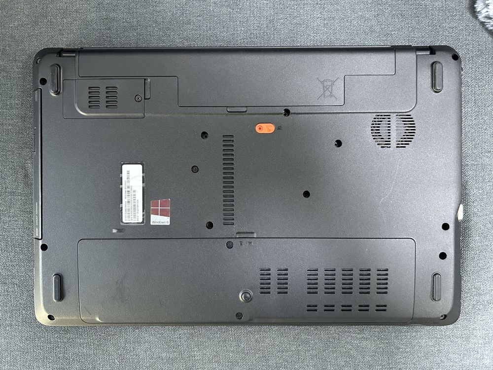 Лаптоп Acer Aspire E1-571