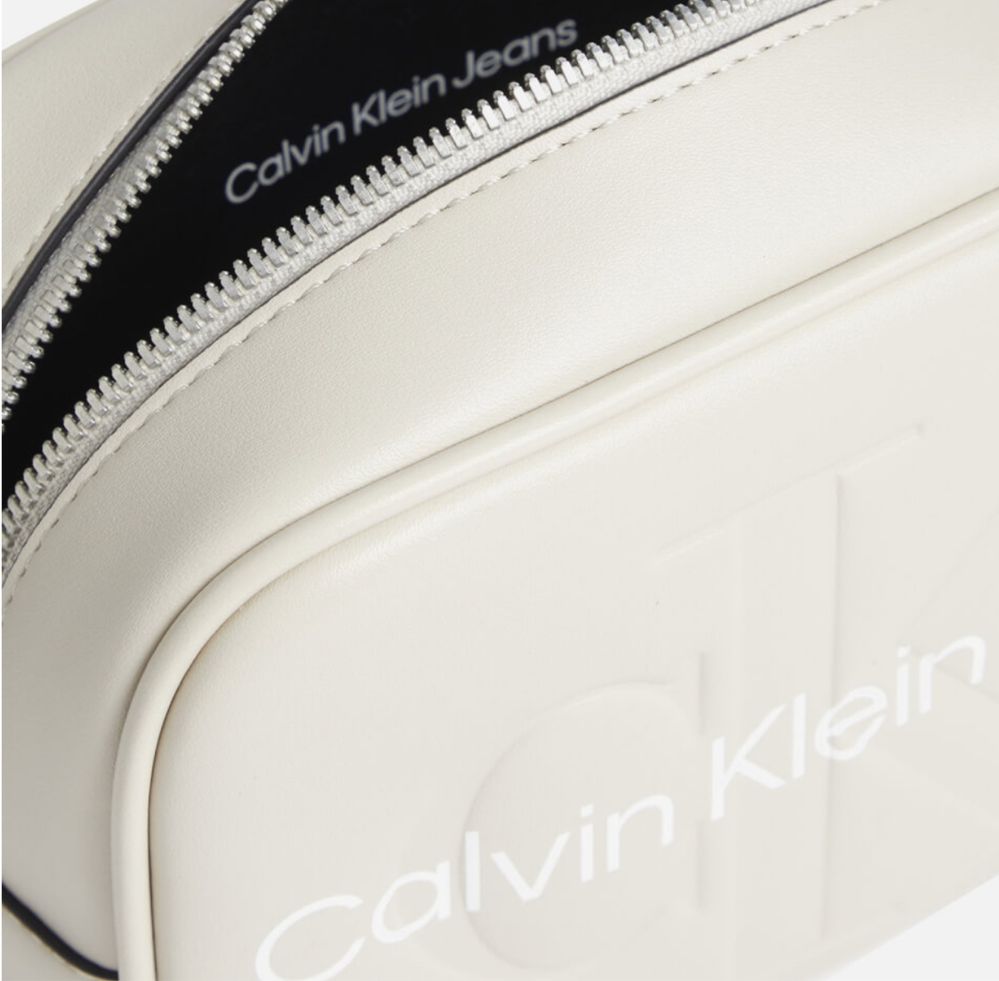 Чанта през рамо на Calvin Klein