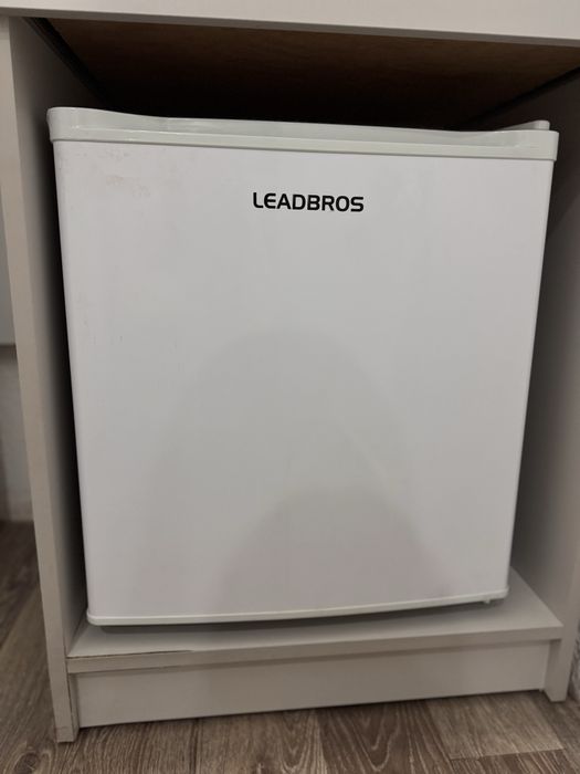 Продам мини холодильник