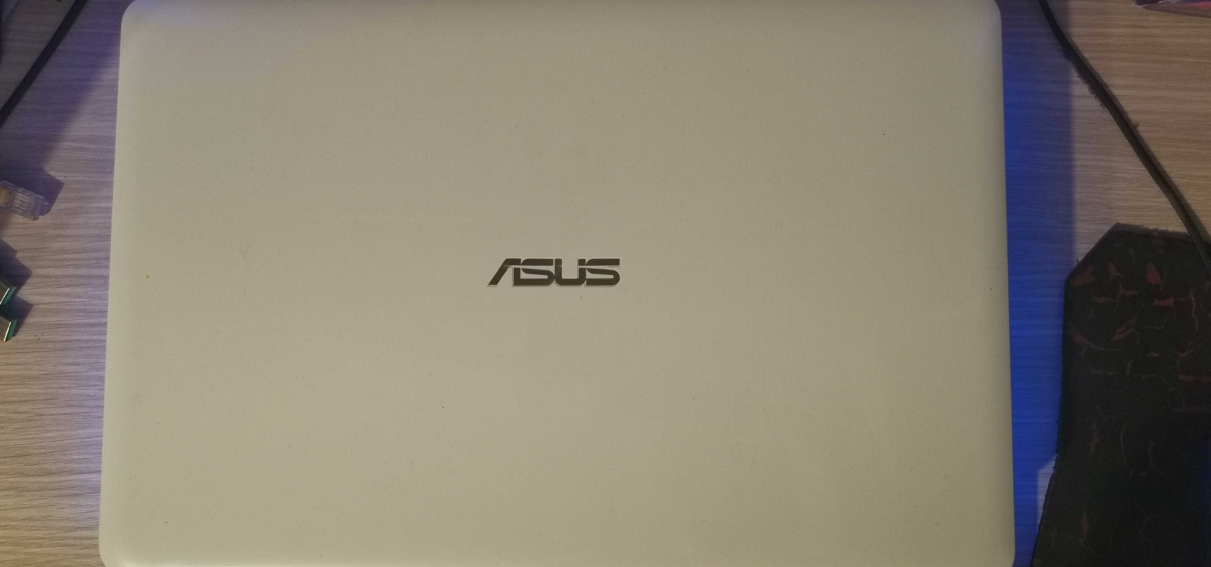 Laptop Asus in stare perfecta