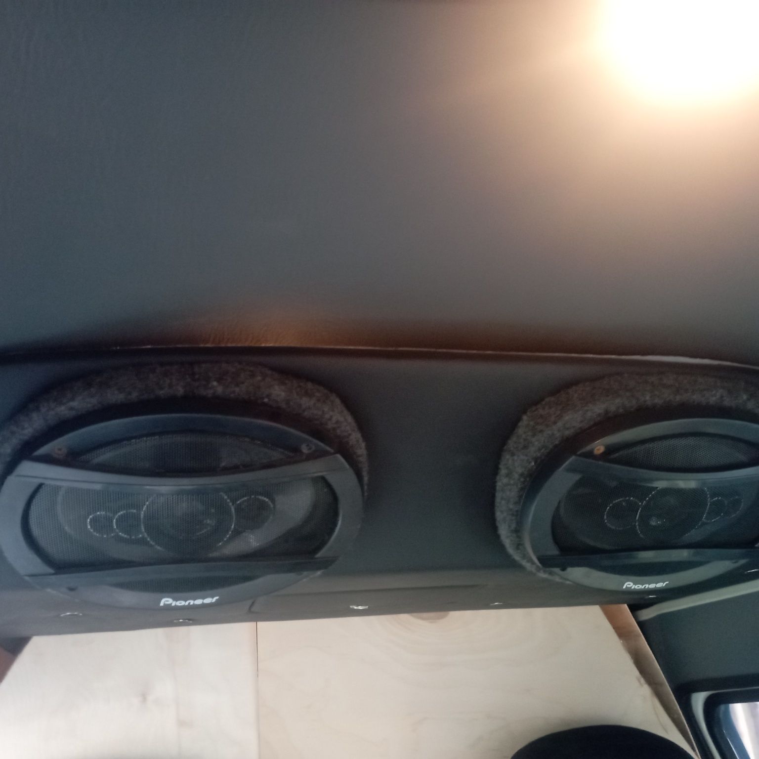 Pioneer калонака сотилади полкаси билан