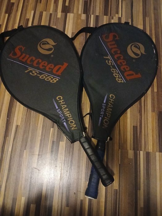 Oferta vând 2 rachete tenis Wilson și Nadal  cu huse la ele
