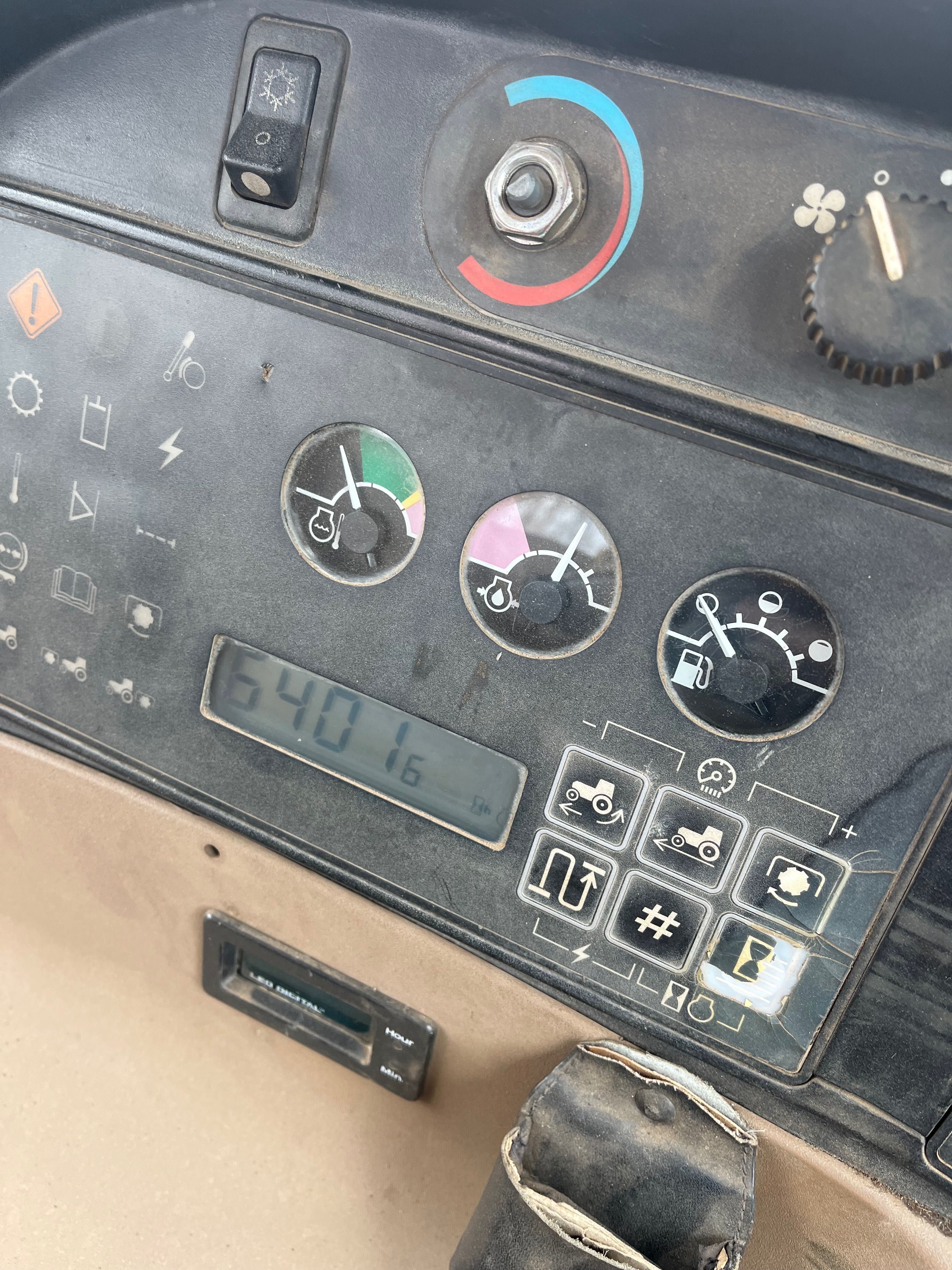 Трактор John Deere 8300