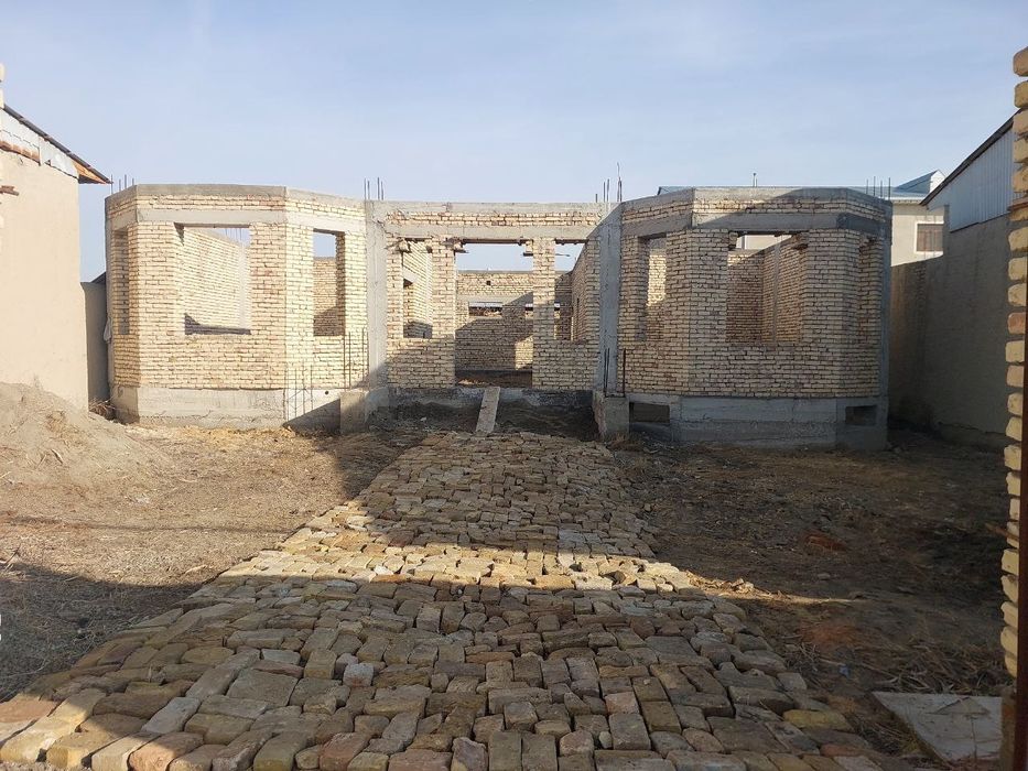 Участок недостроенный  5 мкр старый Кирпичный завод