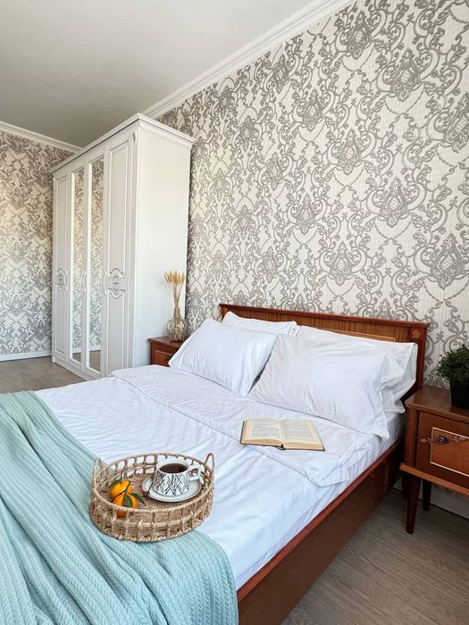 Ретро винтаж спальная кровать с 2 тумбами