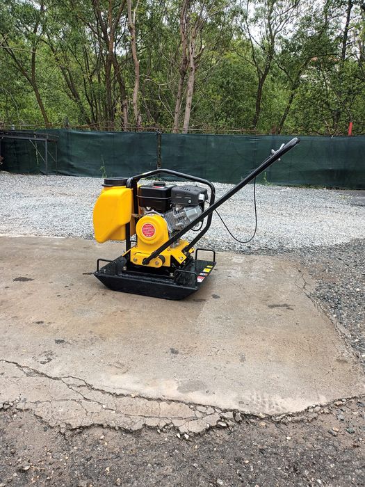 Inchiriez mai compactor berbec ghilotina placa compactoare picamer