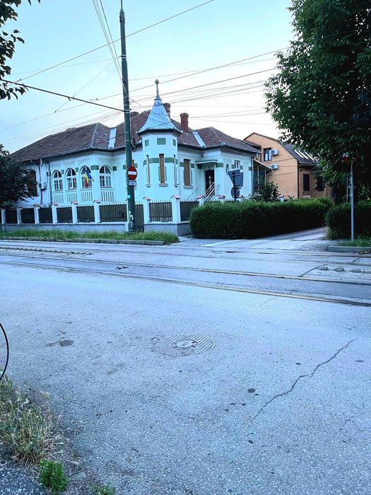 Închiriez apartament la vila